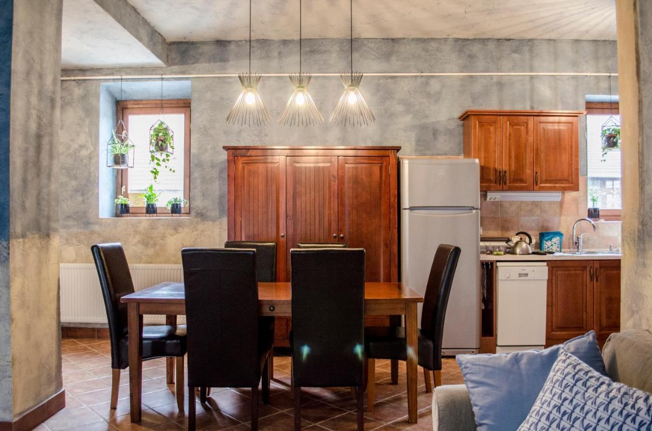 Kohaz Apartman Apartment Veszprem Bagian luar foto